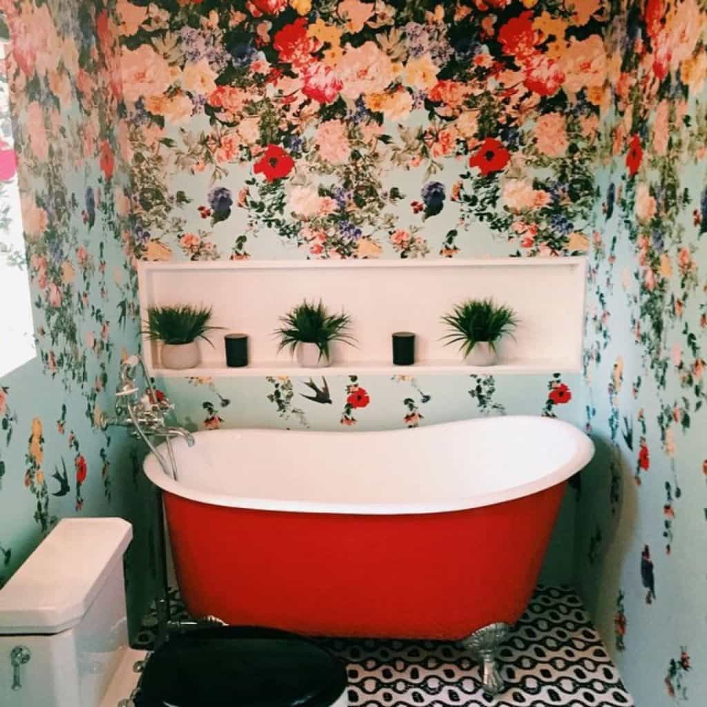 Flowery Wallpaper for Your Bathtub