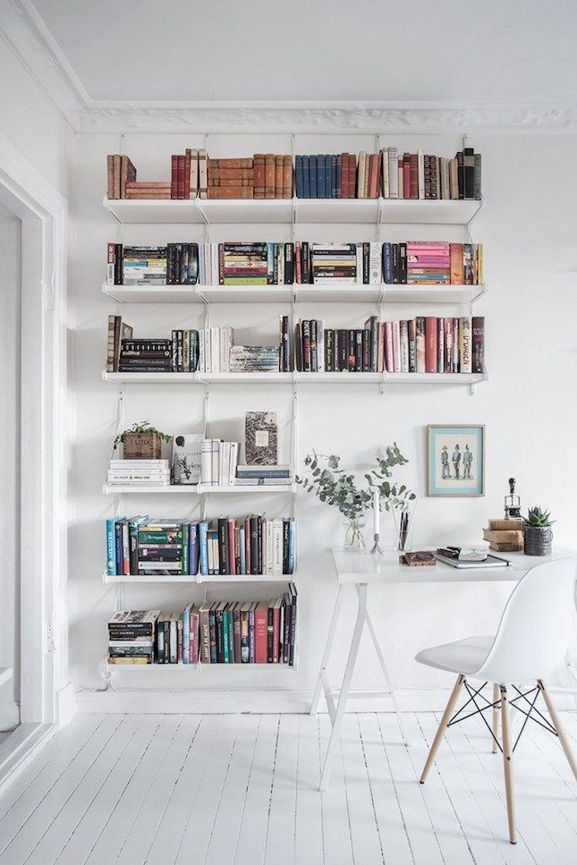 A Simple Mounted Bookshelf