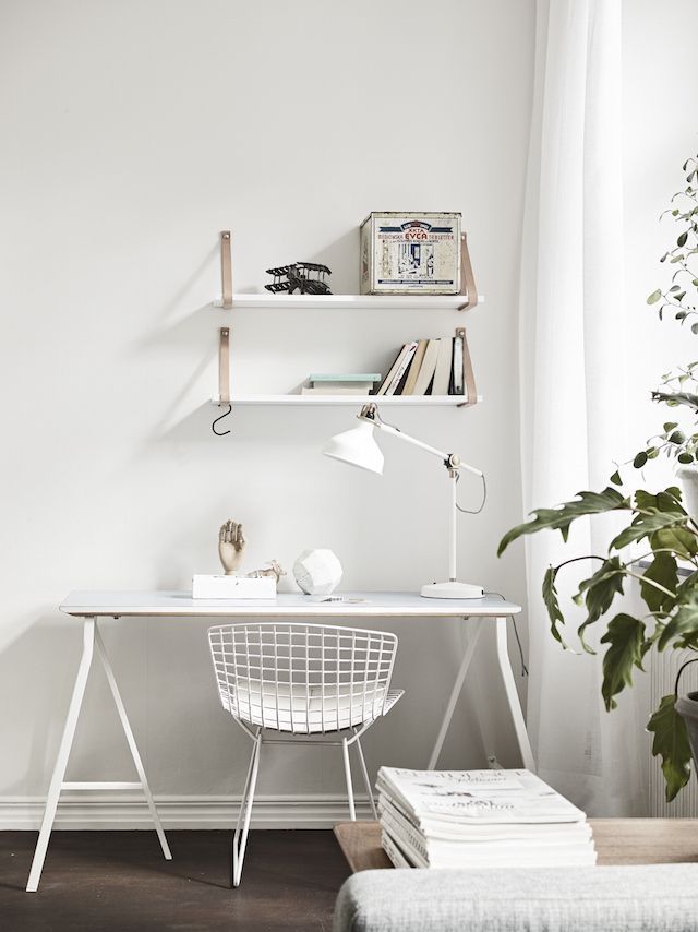 Whitish Workspace to Calm Your Mind
