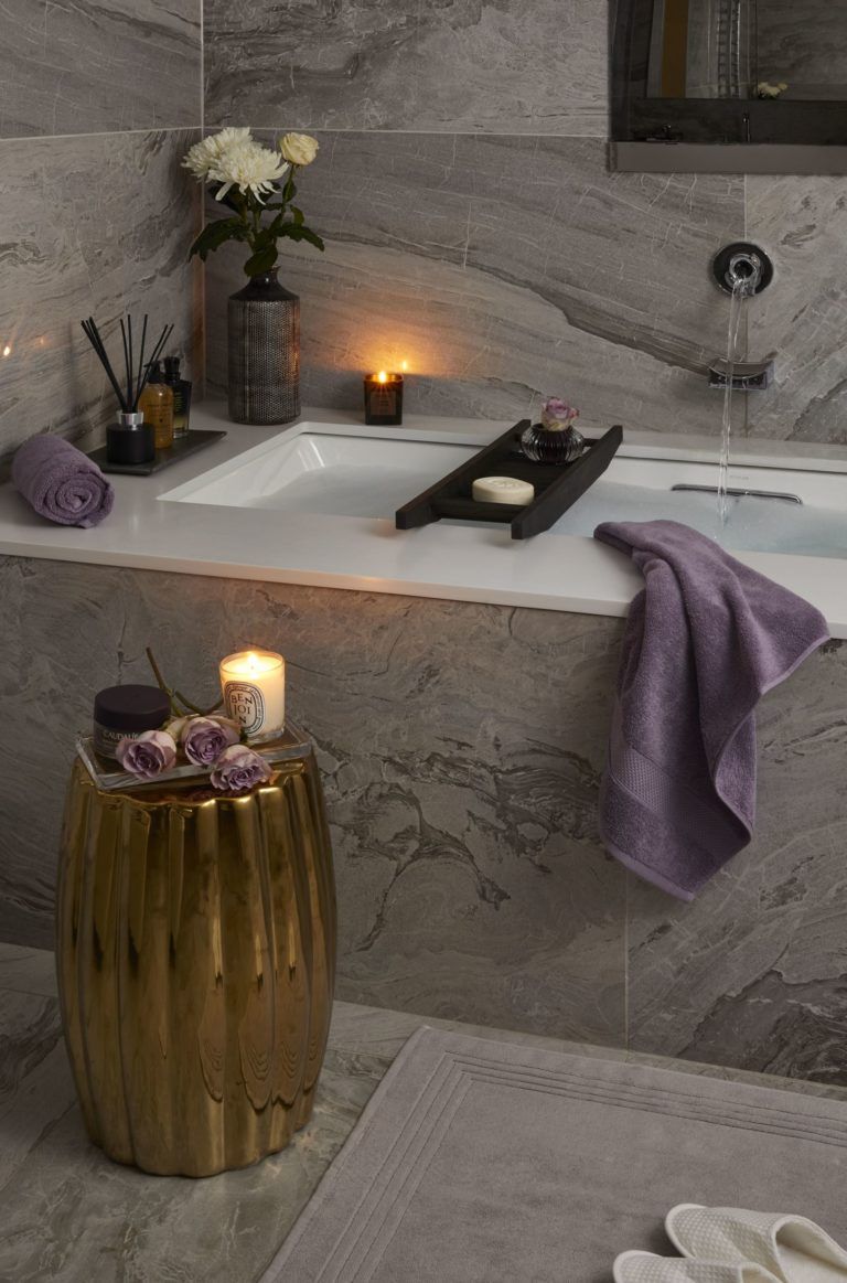 Marble Stone Bathtub for a Natural Serenity
