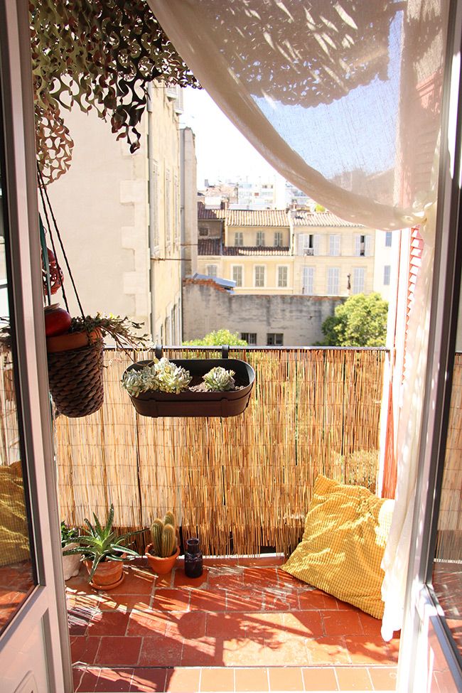 Straw Privacy Screen