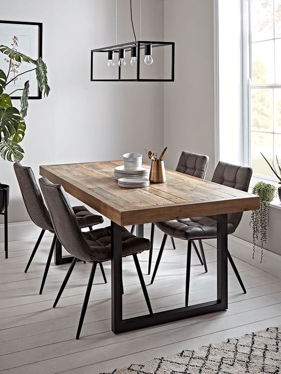 Horizontal Pendant Lights for a Rectangular Table