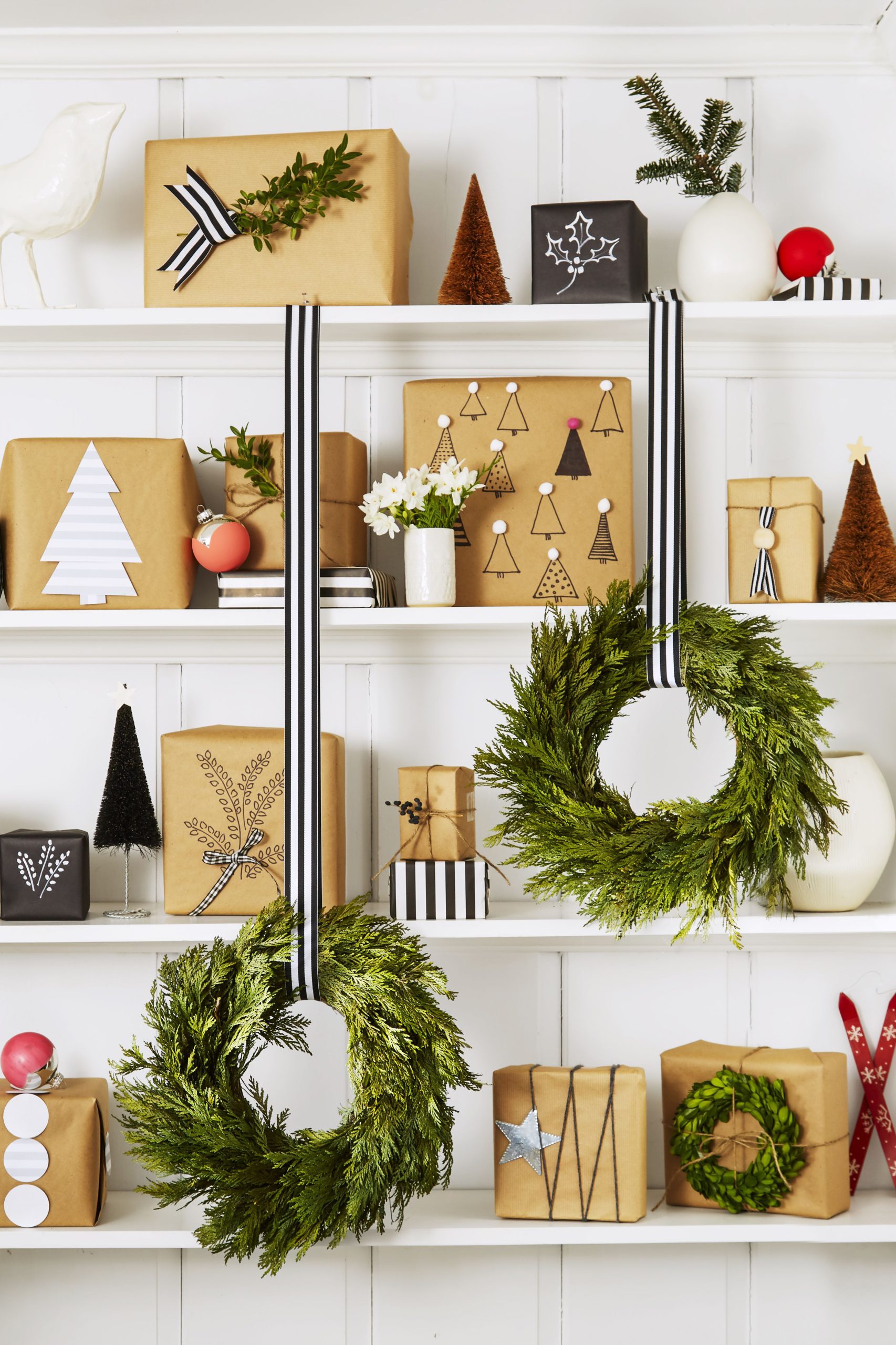 Decorate Your Bookshelf in Christmas Style