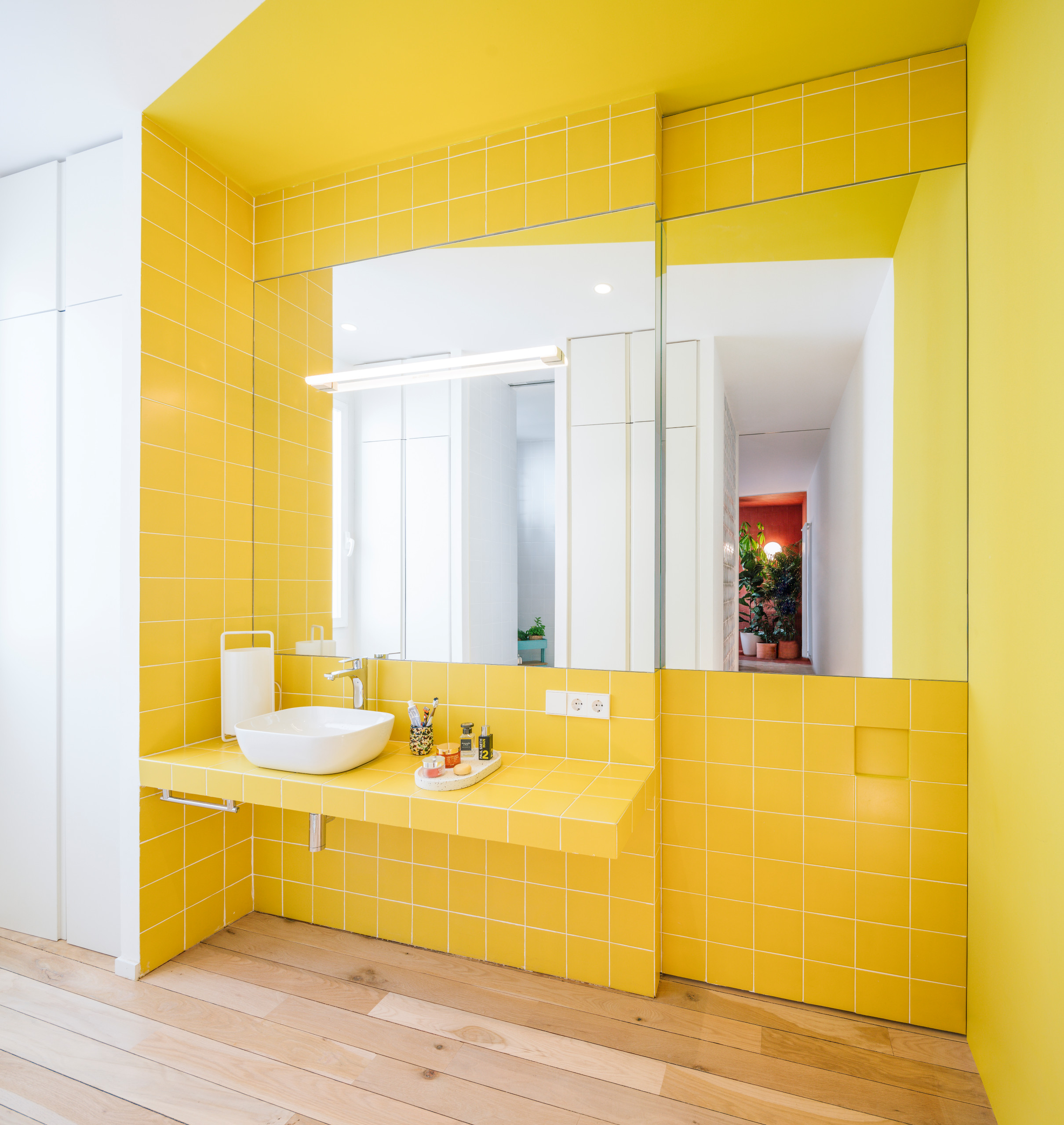 Unique Yellow Pattern in the Bathroom