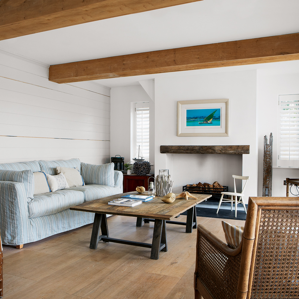 Traditional Coastal Living Room Style