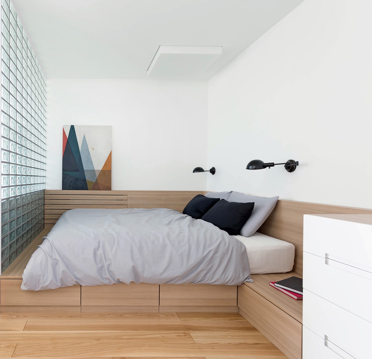Minimalist Windowless Bedroom