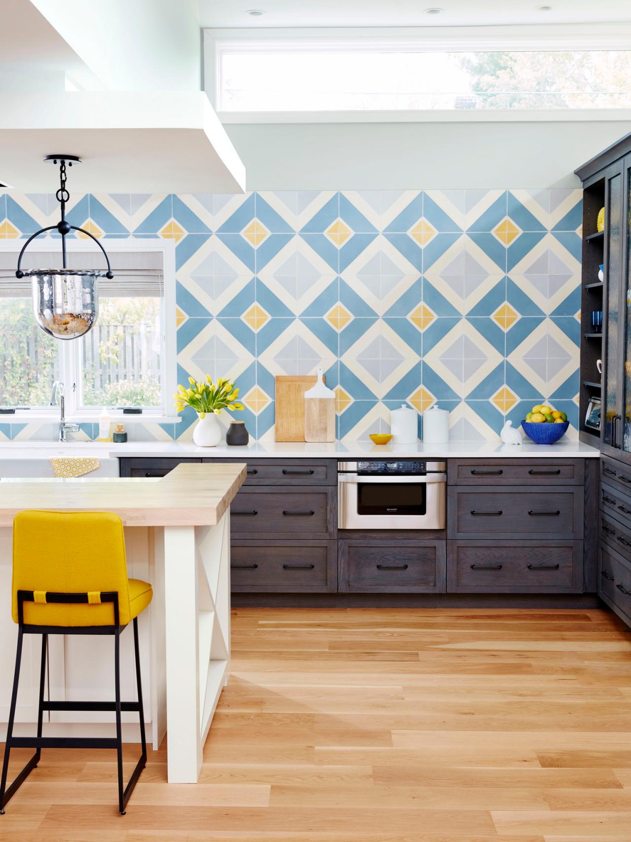 Colorful Backsplash for Attractive Accent