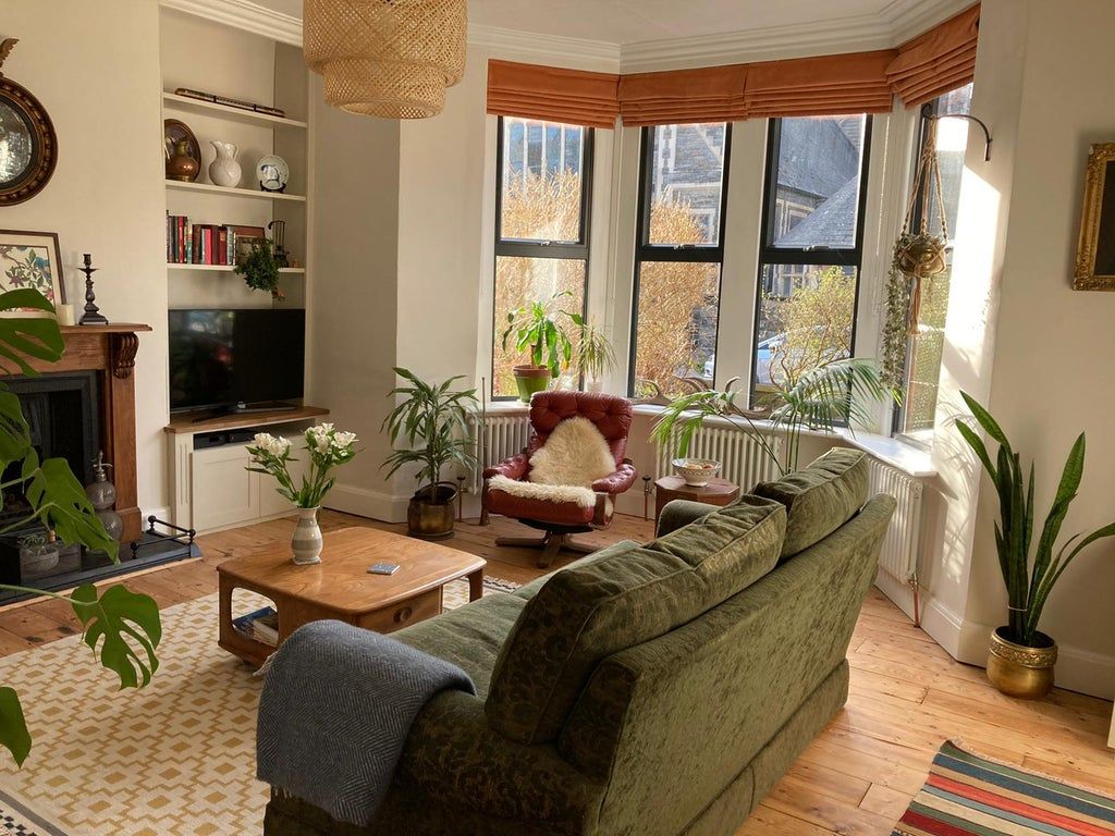 Classic Living Room to Transform Your Studio Apartment