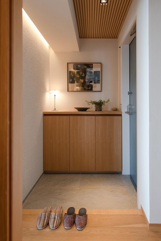 Using a Minimalist Design for a Small Entrance