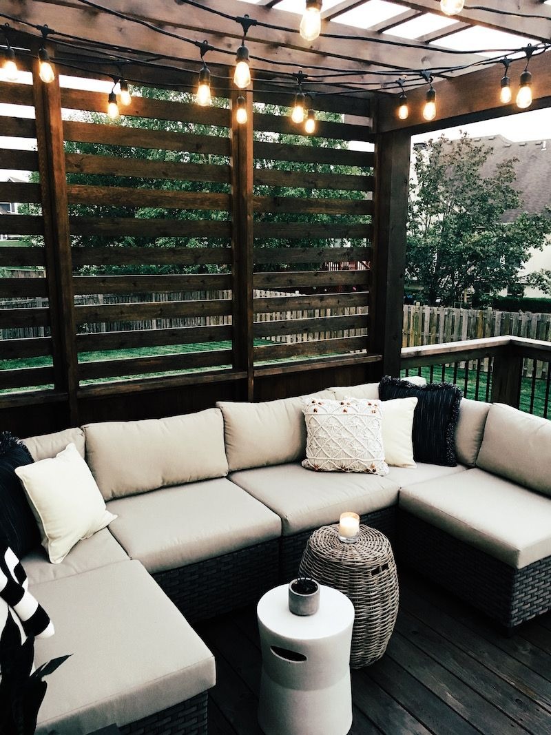 Wood Partition in an Outdoor Living Room