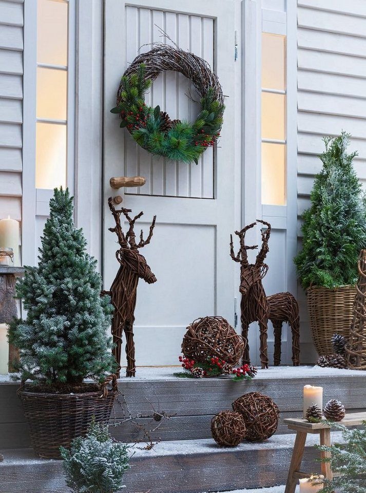 Rustic Décor for a Simple Christmas Front Porch