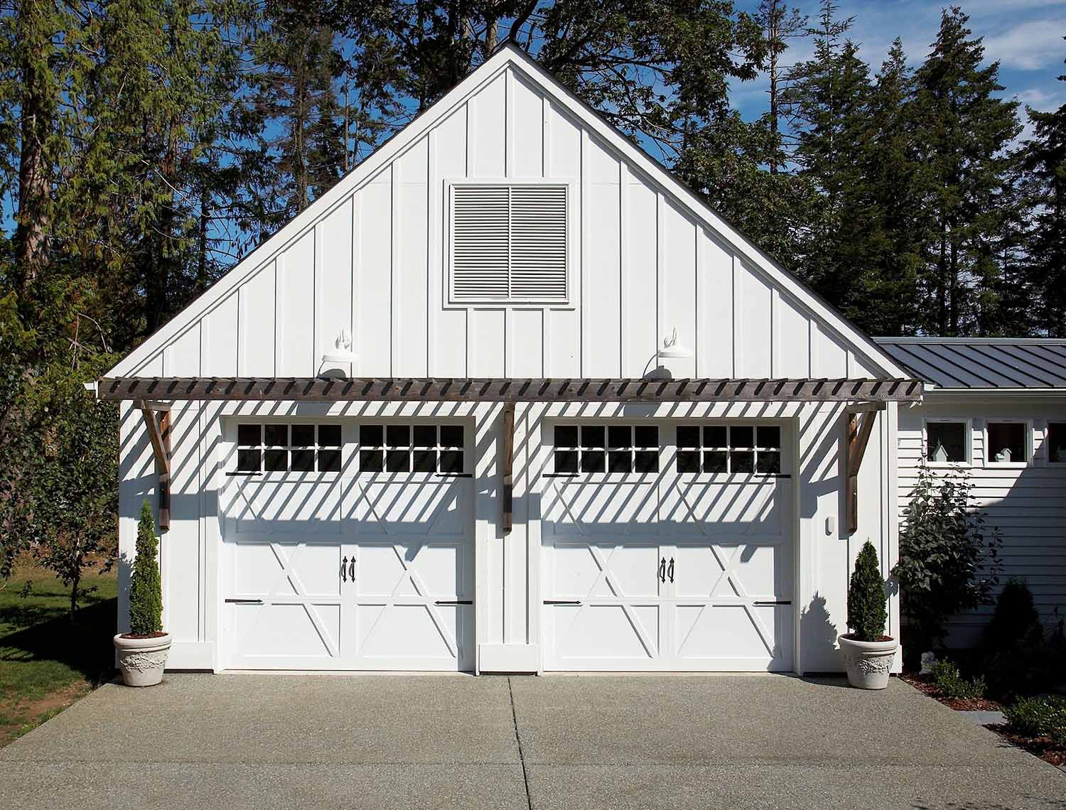 Northwest Style for A Traditional Garage