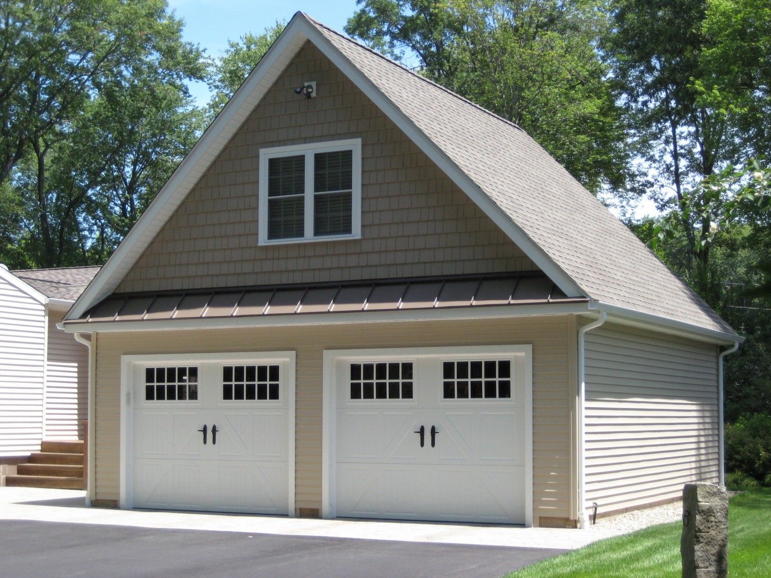 Large Garages in Barn Style