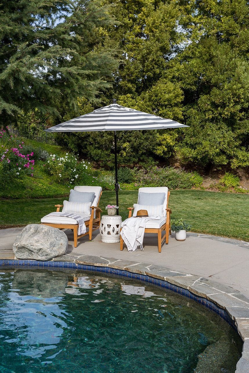 Stylish Poolside with Ordinary Chairs
