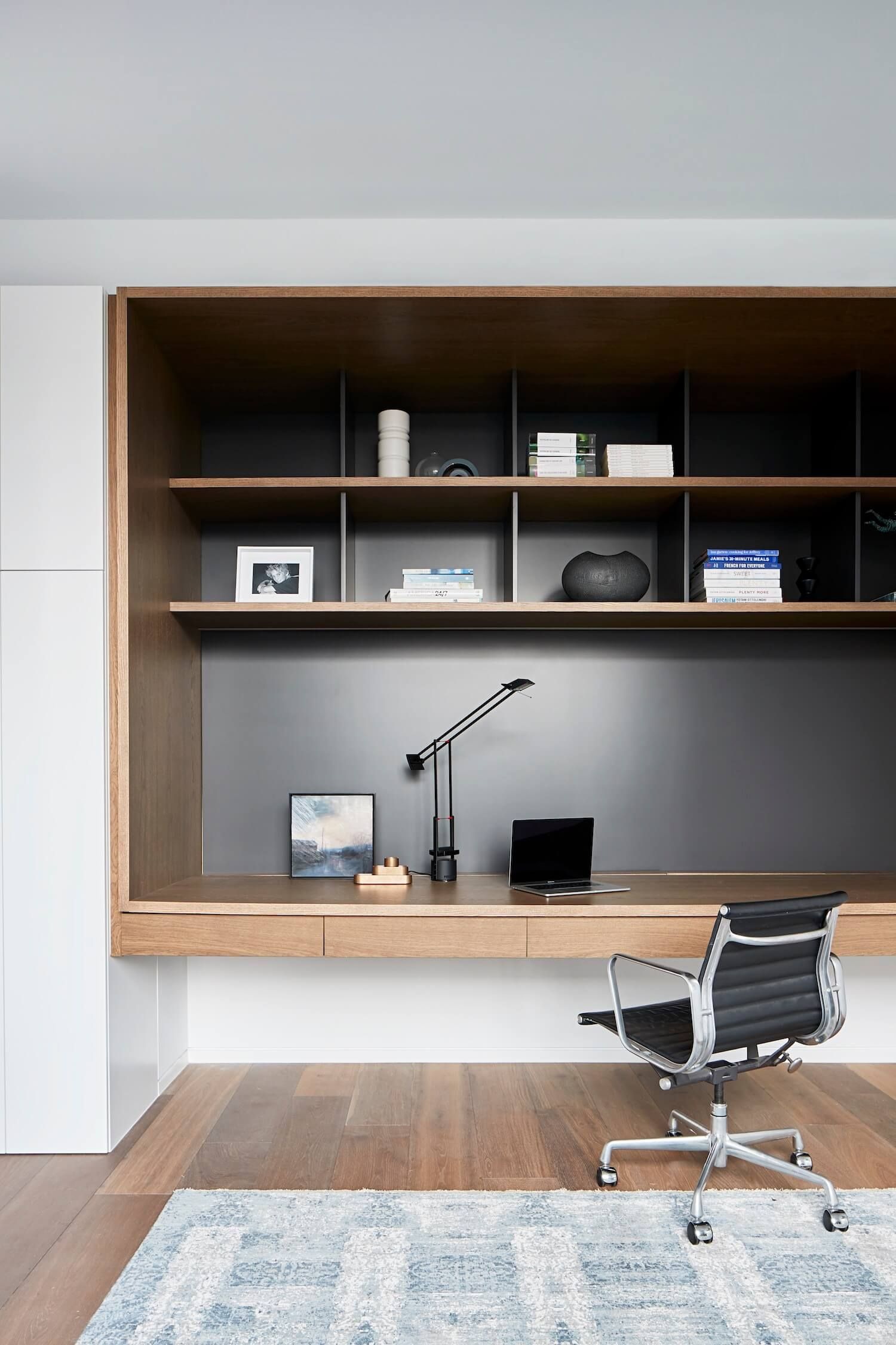 A Wide Wall Storage for Home Office
