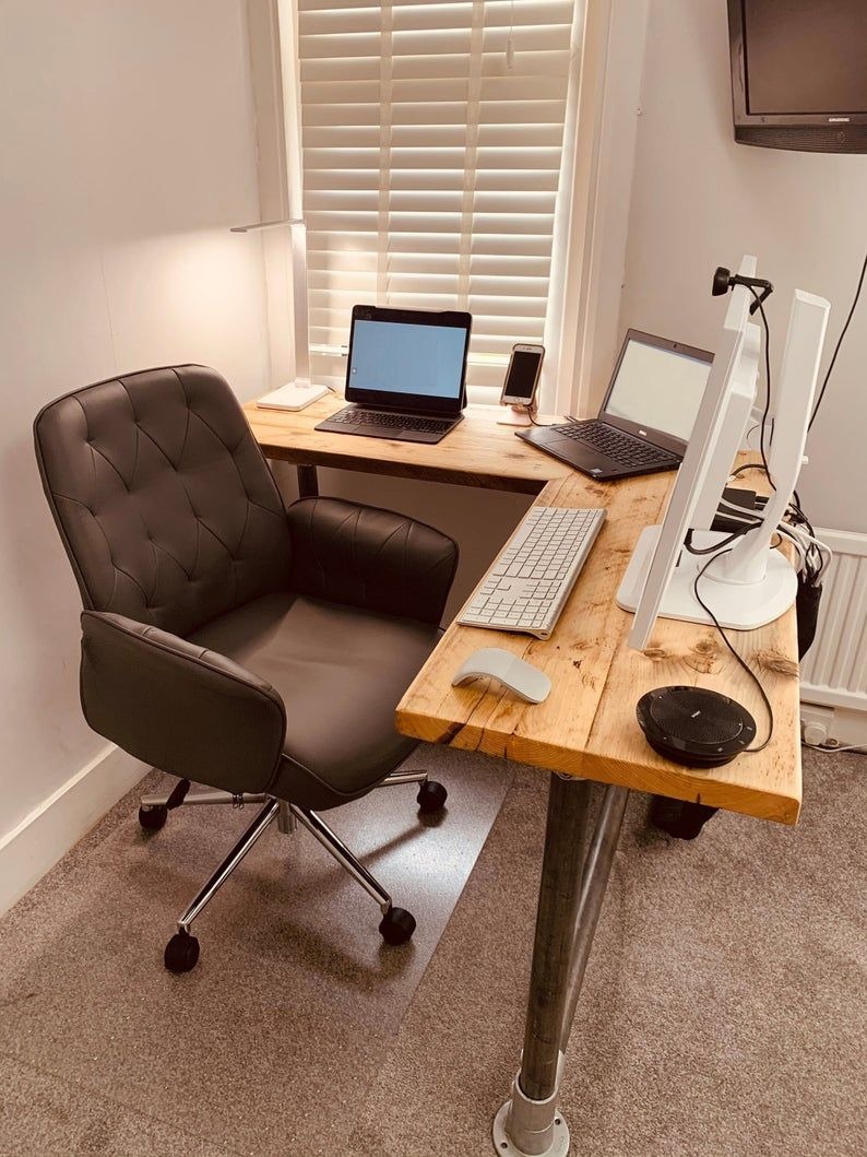 An L Desk for A Simple Home Office