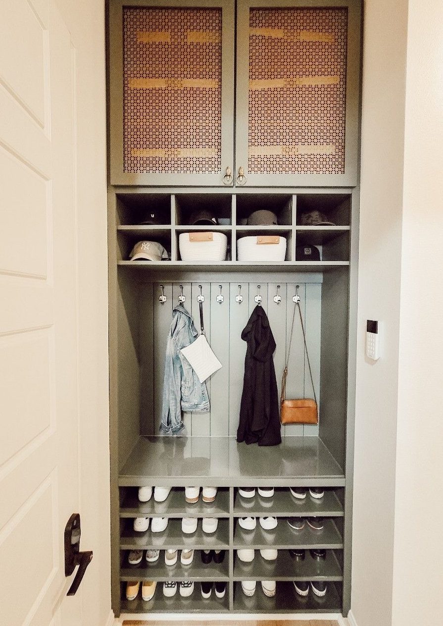 Doorless Design for A Neat Hallway Closet