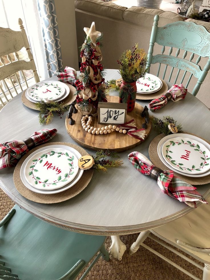 A Country-Living Design for Christmas Table Setting